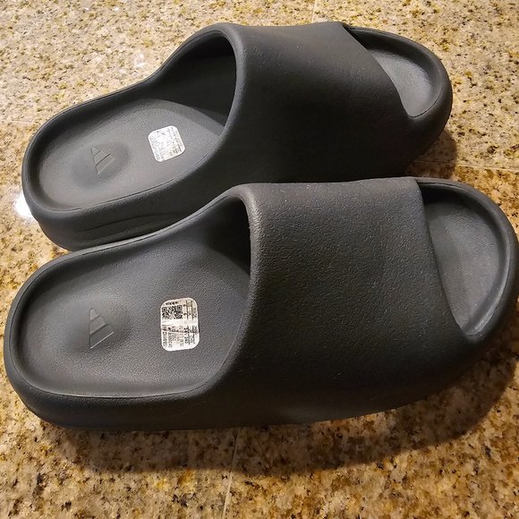 Yeezy slides mens 6 (women's 6.5 to 7) - slate gray - Picture 1 of 5